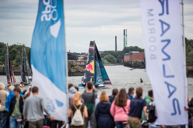 Act 5, Extreme Sailing Series Hamburg – Day 4 – Spectators ©  Lloyd Images